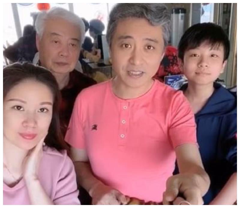 著名相声演员妻子晒日常,二人相处很甜蜜,网友:看起来