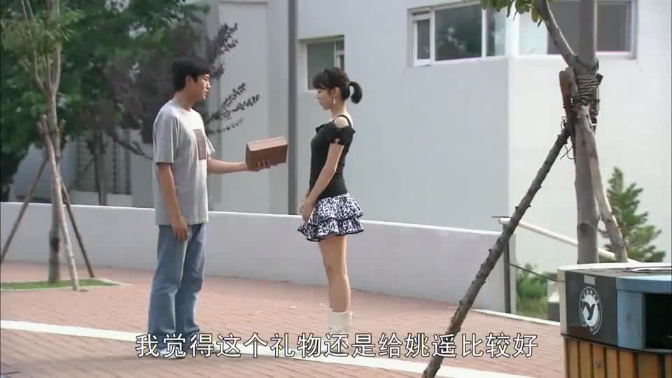 葵花进城:麦田拒绝收下江闪闪的手机,却转身收下葵花送的二手货