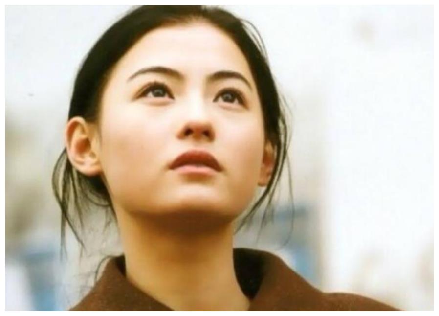 被陈小春抢走初恋张柏芝,遭郑伊健打压,如今年过50只能走穴捞金