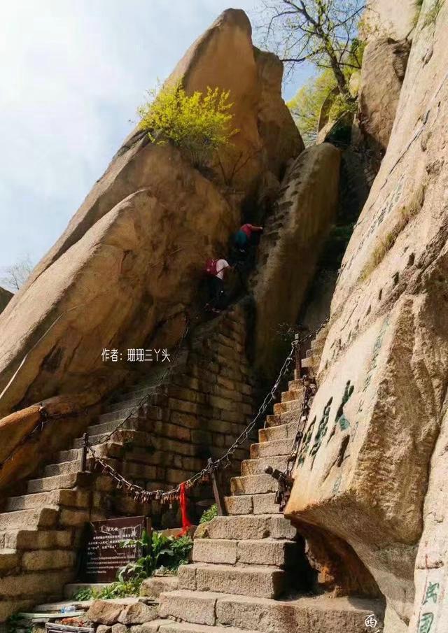 登华山第一道和第二道险关:千尺幢和百尺峡,感受真正的登高的险