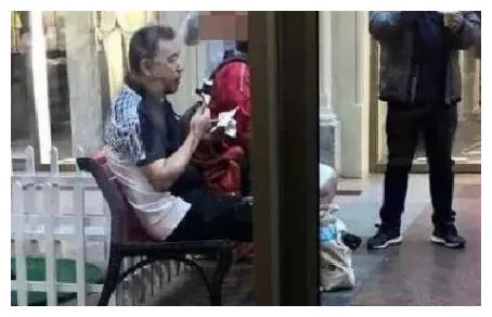 孤独的张宏民,59岁未婚?离开《新闻联播》后,他现在怎么样了
