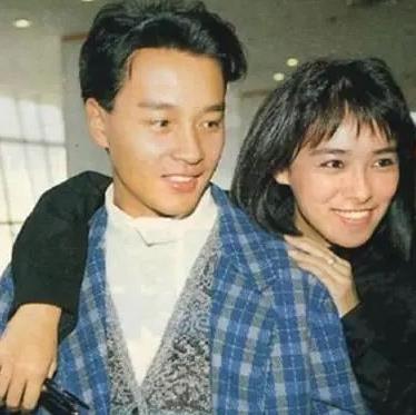 初代"神仙姐姐"朱宝意老了,针织衫搭斜分短发,风采大不如前