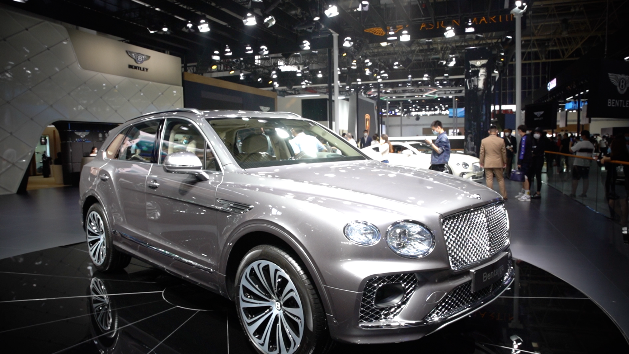 105车评——看完宾利展台这些车，下个月是不是要更努力了？