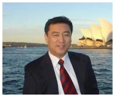 孤独的张宏民,59岁未婚?离开《新闻联播》后,他现在怎么样了