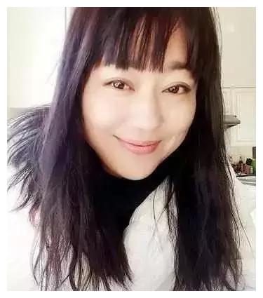 李菁菁认识了比自己小15岁的男友王颢森,两人都是演员,拥有着相同的
