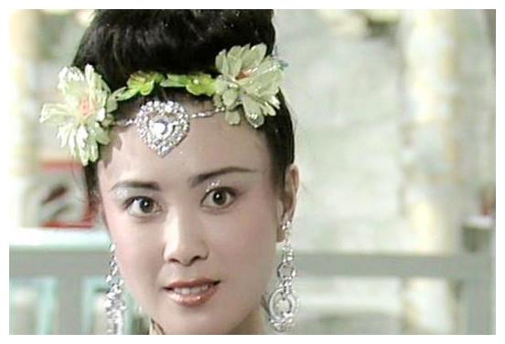 封神榜中傅艺伟饰演的苏妲己二十个造型每款都是戴花美成仙