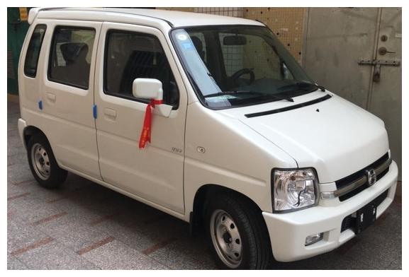 被称作最亲民的家用车,97马力+1.0L,全国最低价只需4.2万元