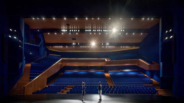 深圳坪山大剧院揭幕,设计灵感来自"中国套盒"