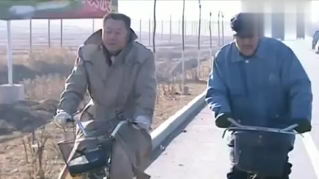 马大帅:赵本山和范伟自由发挥的一段,3分钟的戏,我笑了半小时