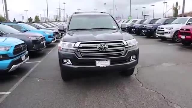 2019款丰田兰德酷路泽实拍，外观与内饰全方面展示，买不买自己定