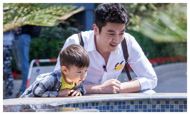 易烊千玺爸妈干什么的 8b8d-keyancw5221477.jpg