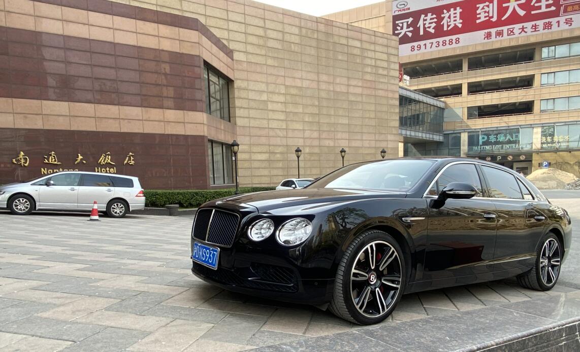 南通大饭店实拍宾利飞驰，气场秒杀周围众车！