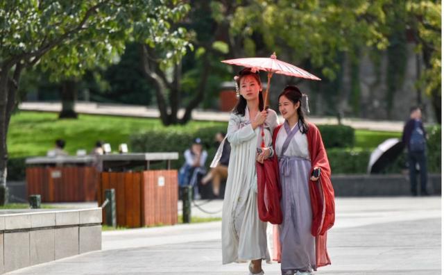 汉服风景穿搭,汉服风景穿搭图片
