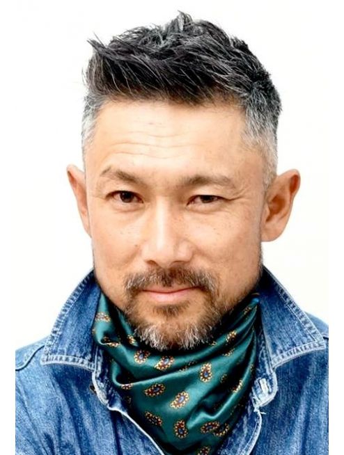 50岁的男人发型,30岁至40岁男人发型 露额发型天生给人一种自信的感觉,尤其是过了50岁以后的男士,露额发型