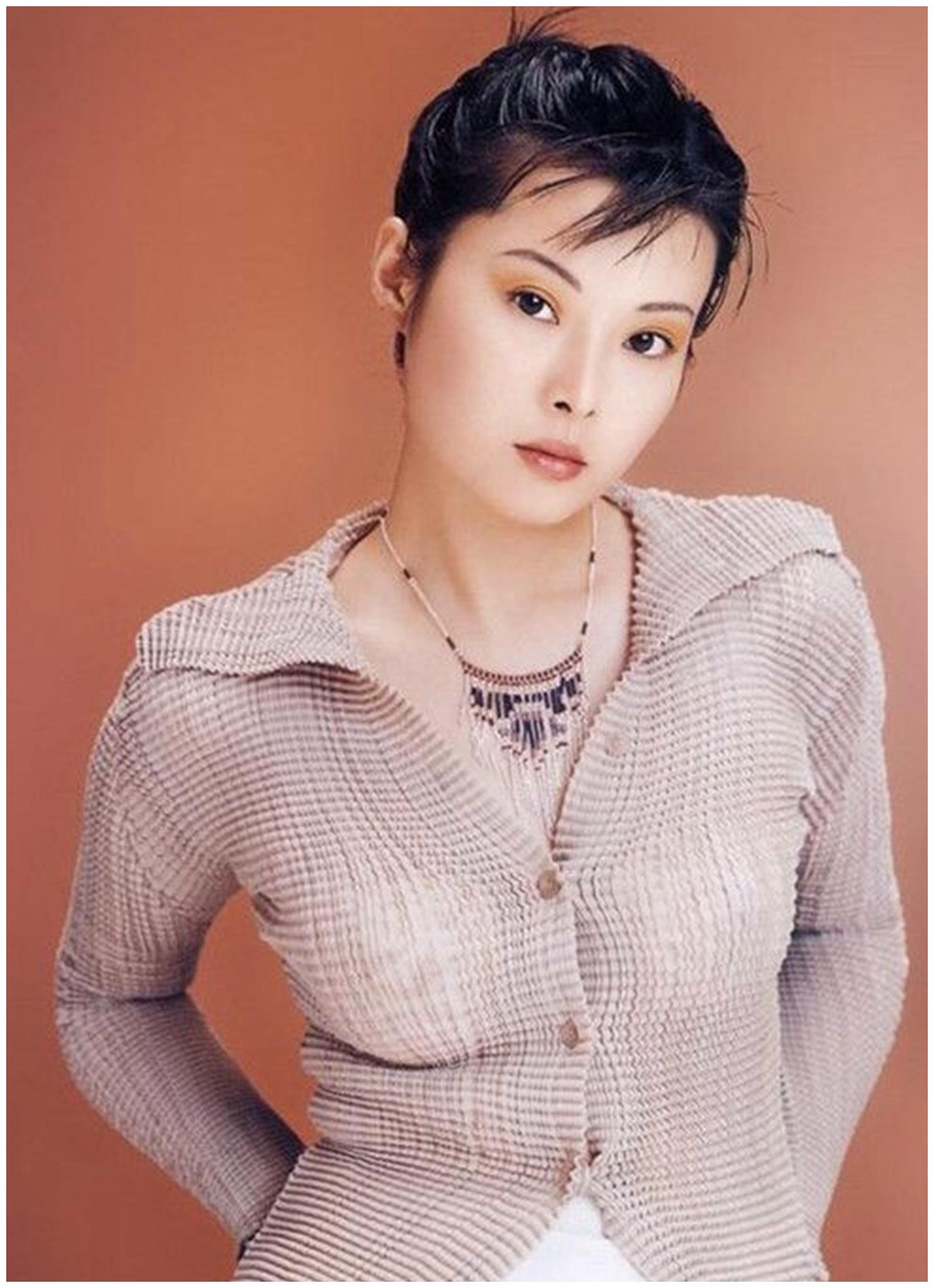 袁立本是快乐的杜小月却因4个痴情男人改变一生