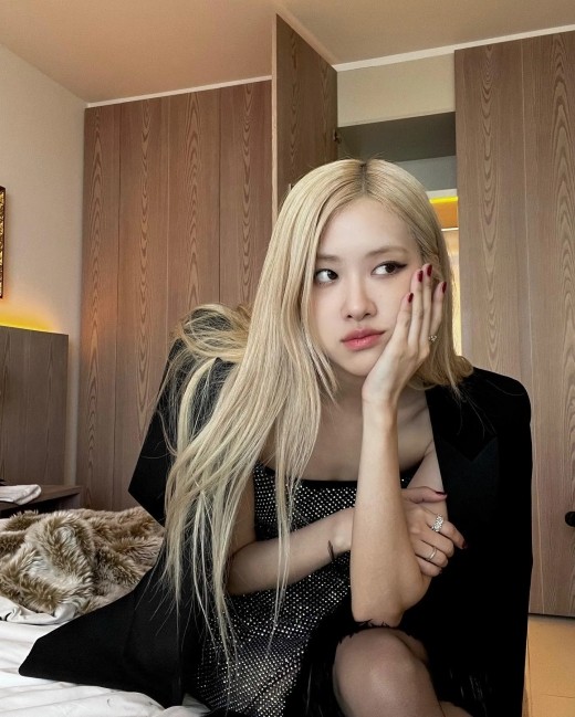 blackpink图片身材,blackpink图片lisa blackpink成员ros07社交网站发照秀曼妙身材