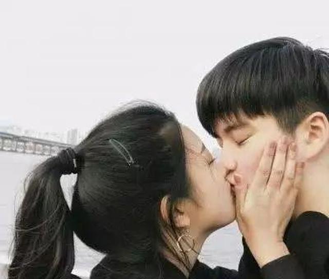 亲嘴嘴 新浪(移动端)