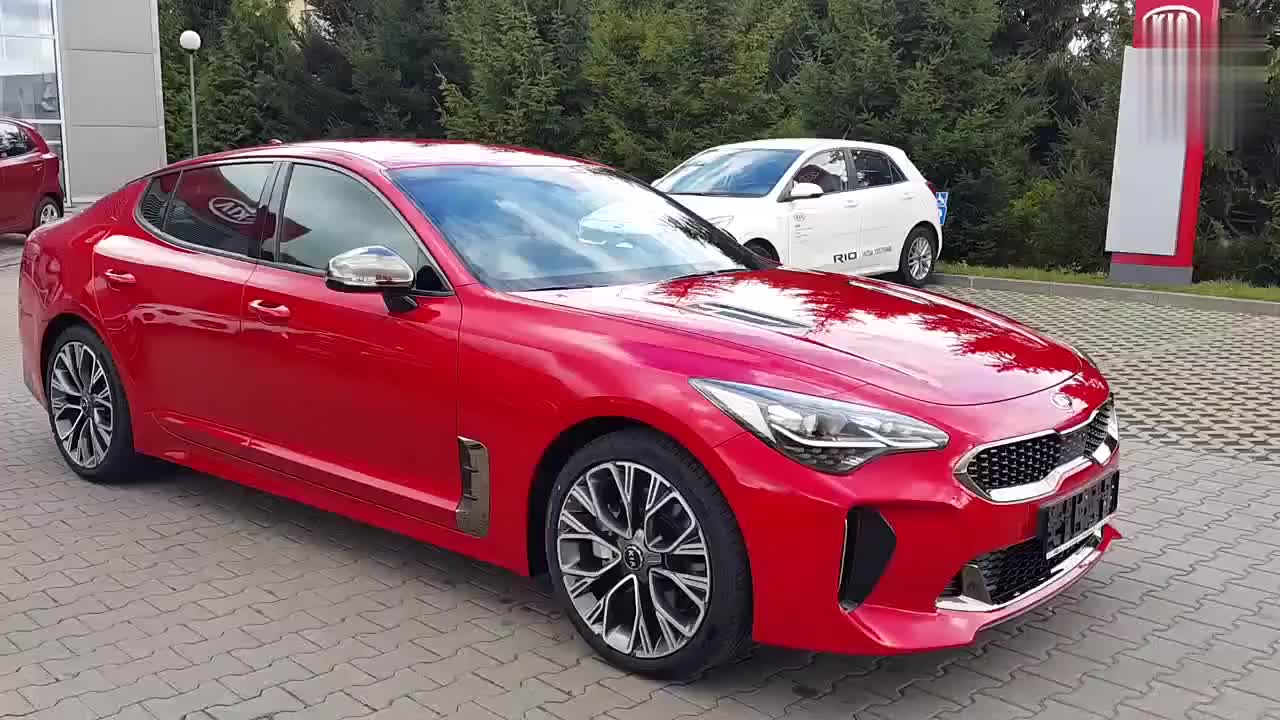 国外已到店实拍红色起亚Stinger毒刺GT详拍展示