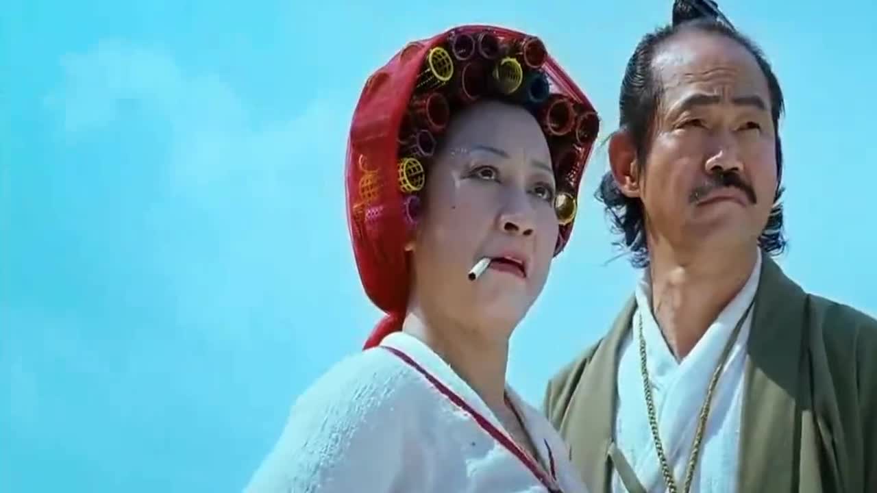 据说拍摄这段的时候 包租婆和包租公全程处于笑场的边缘