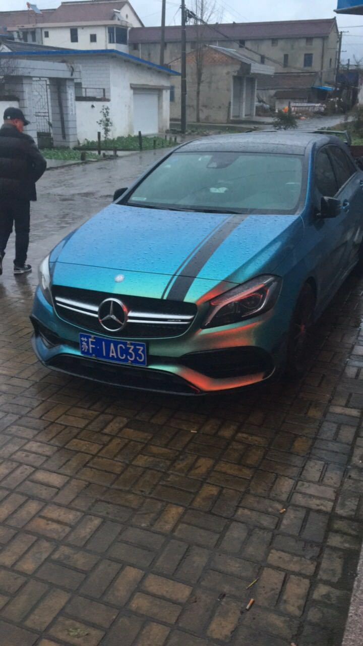 南通通州区农村实拍奔驰A45AMG，车身彩绘非常个性！