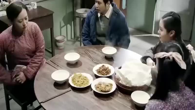 情满四合院棒梗结到工资就上交给老妈哪知老妈看着钱却发愣了