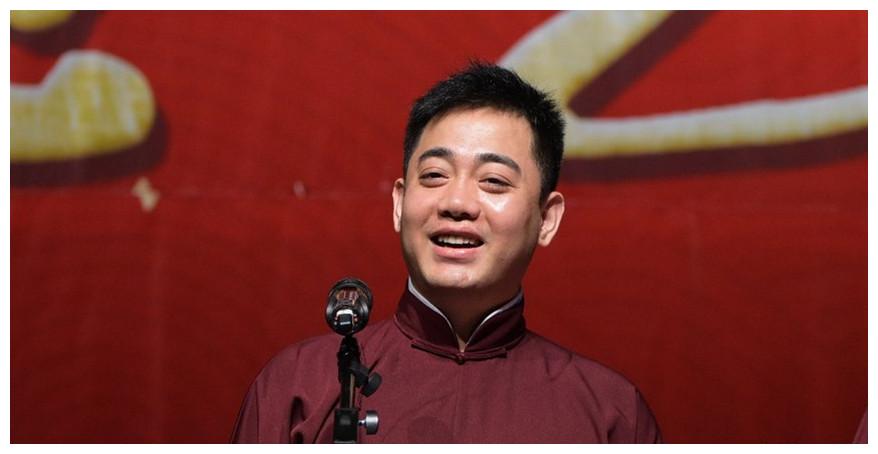 德云社孔云龙"溜娃",妻子晒照片引热议,"三哥"还敢骑摩托?