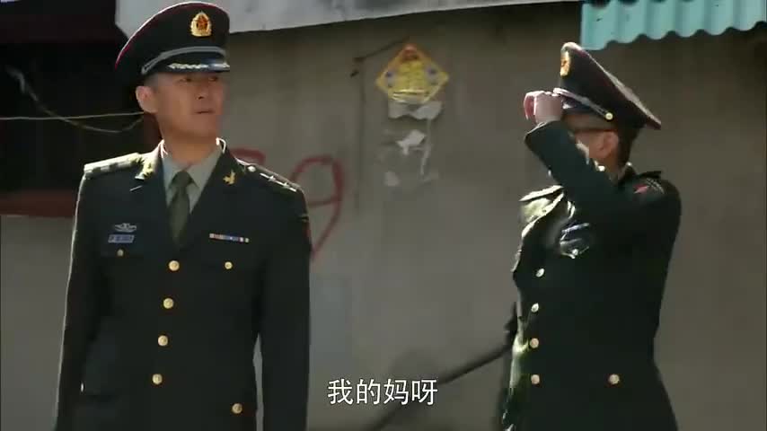 利刃出鞘:王艳兵三人吃饭聊何晨光感情问题,不料他在身后,真逗