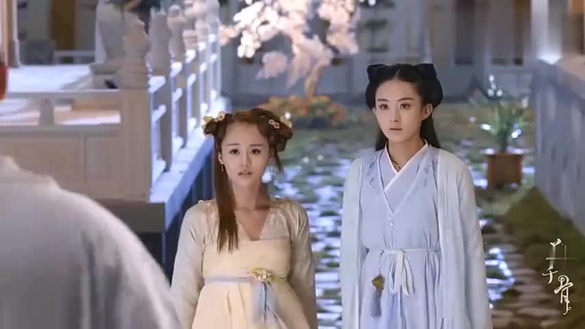 女主改变称呼叫子画为尊上,子画内心不爽,还是叫师傅吧