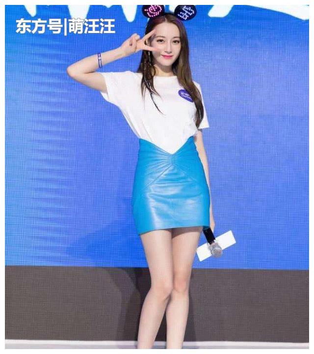 迪丽热巴的"淑女"站姿火了,不仅修复腿型,看着也显高