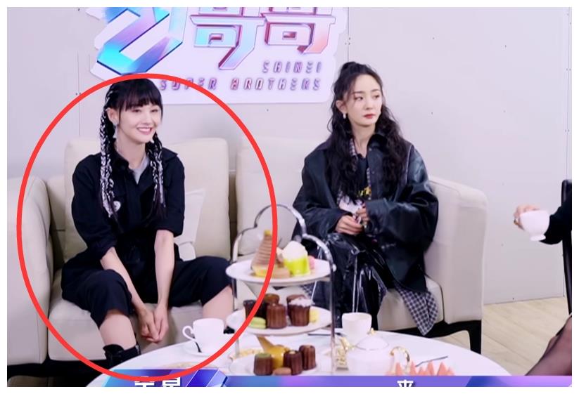 郑爽杨幂同样穿裙子坐姿却大不相同仪态差距一目了然