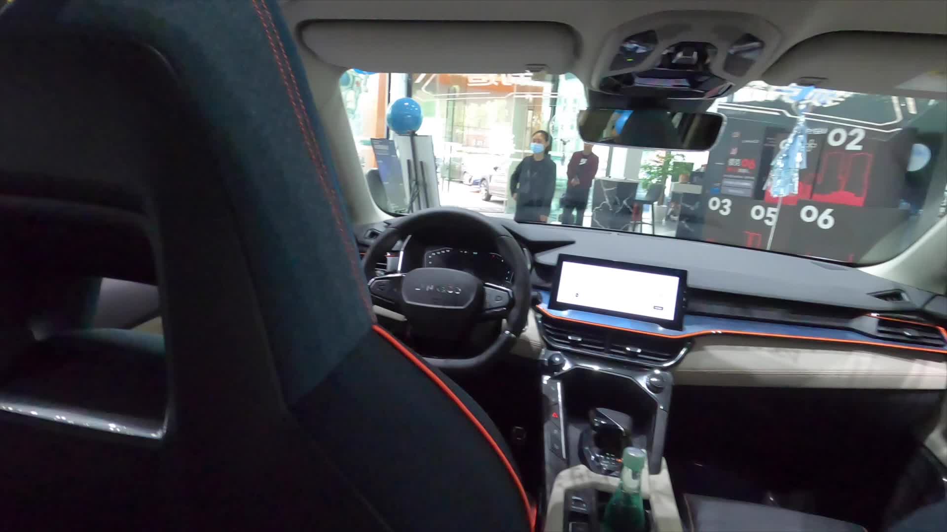 探店实拍领克06 后排体验感不错