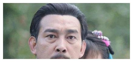 2010年,老戏骨樊志启因戏与导演起争执,走出剧组后暴毙身亡