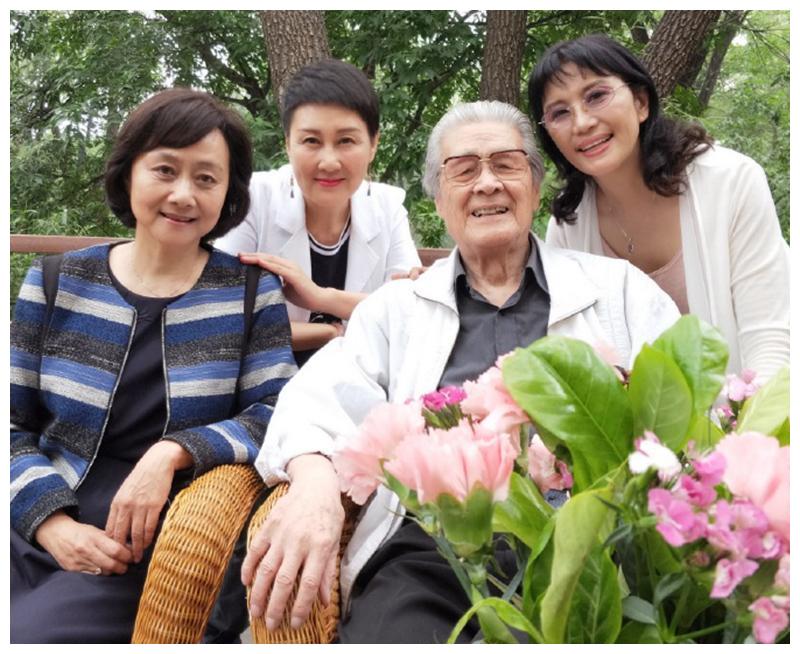 62岁"枣花"吴玉华晒近照,曾与郭凯敏演夫妻,前夫是导演汪俊