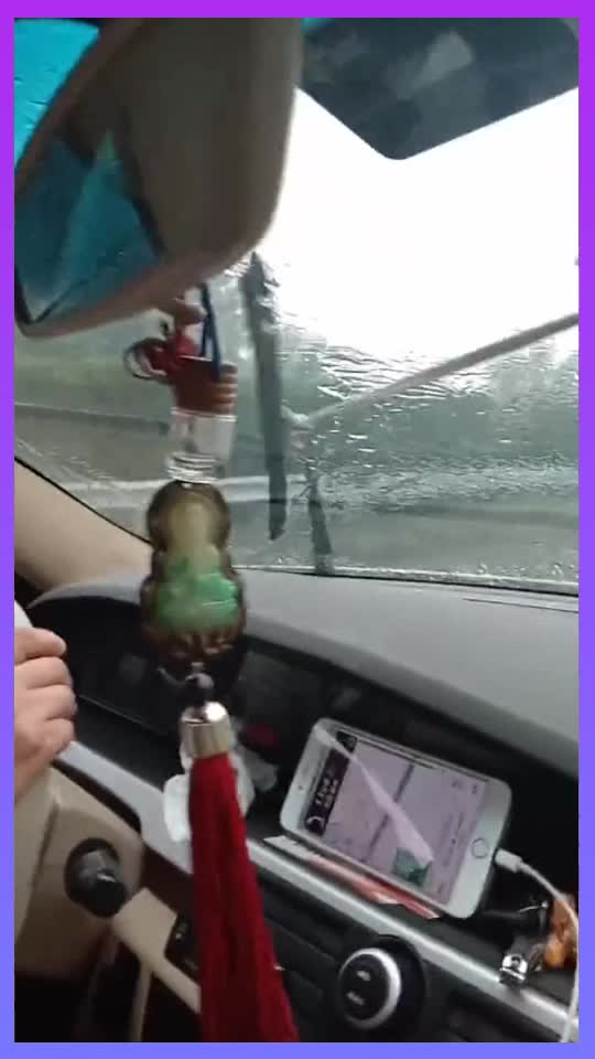 半路上雨刮器坏了媳妇用她聪明的智慧想出来的办法