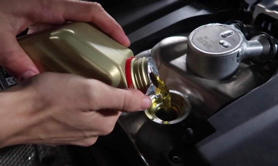 5千公里换油是“套路”？4S店却称：1万公里换油是“扯淡”！