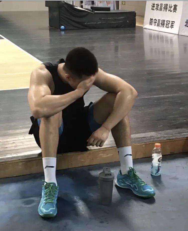 真正的直男白袜体育生其实都是夜跑动物