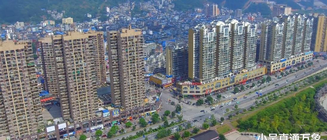 贵州榕江县的街头风采,一个以少数民族为主的小县城