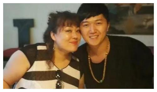 李菁菁与小21岁男友结婚后首现身,皮肤白里透红,老公却倍受争议