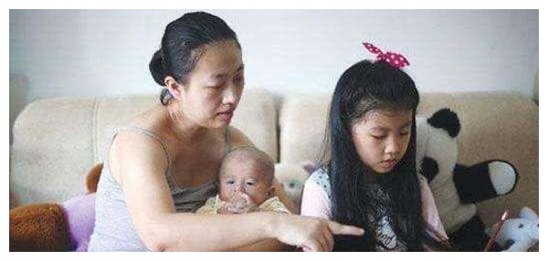 为何中国妈妈带娃总是累成狗？一组中外宝妈带娃对比图揭示了真相
