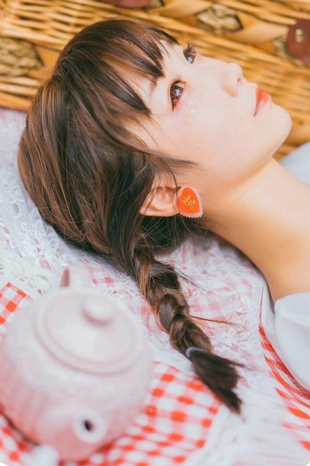 呆萌可爱软妹子户外甜美元气少女写真
