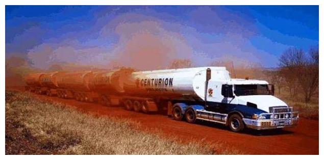 法国制造全长1600米的卡车,光是过一个车洞就需要十几分钟