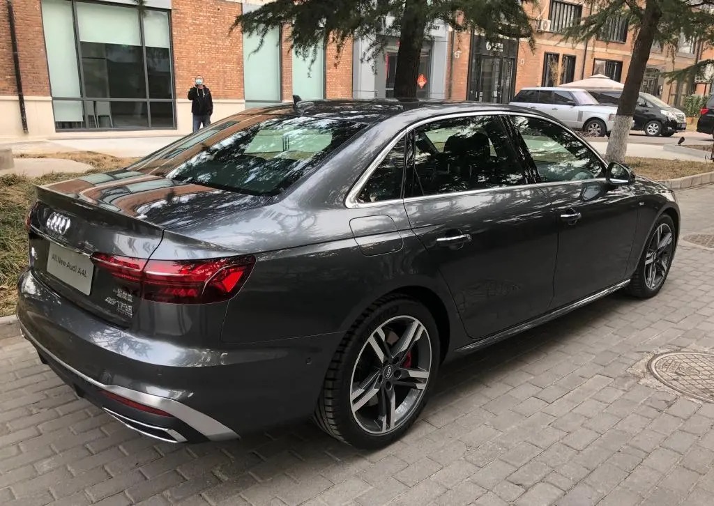 奥迪a4l2020款黑色,2020款奥迪a4l黑色 全新宝马3系最低劲敌,2020款奥迪a4l下月上市