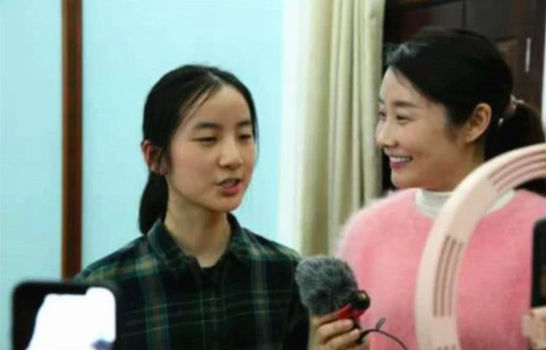 17岁女孩考上8所世界名校,一句话话令人动容:学成归来报效祖国休闲区蓝鸢梦想 - Www.slyday.coM 17岁女孩考上8所世界名校,一句话话令人动容:学成归来报效祖国休闲区蓝鸢梦想 - Www.slyday.coM