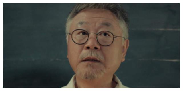《最后一课》单元尤为突出,该单元对准的是乡村教师这一职业,范伟作为