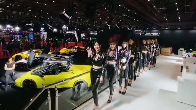 头一回见这么多漂亮的小姐姐，这车展去不得不亏！