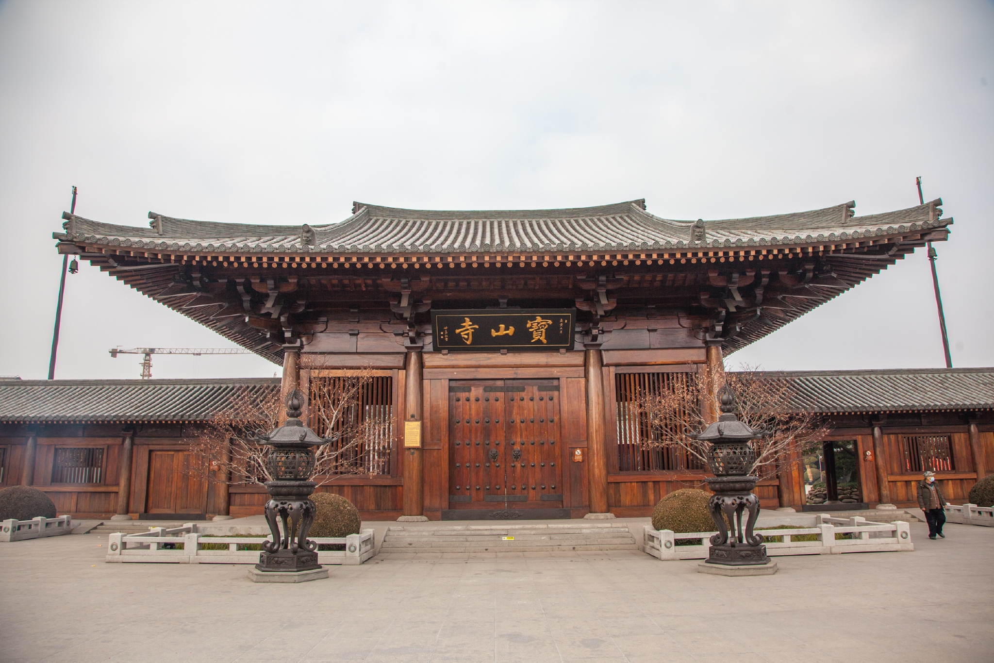 上海宝山寺晚唐宫殿式风格以非洲红花梨木手工制出榫卯构造