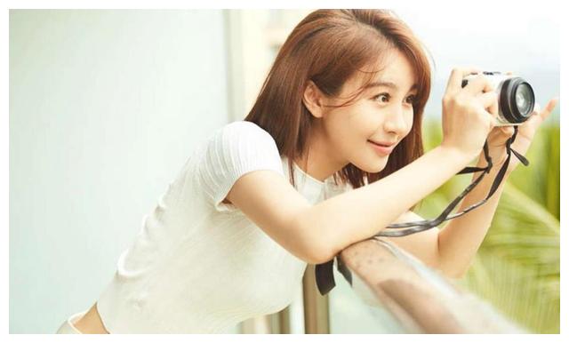 李菲儿33岁了,却还是单身,李菲儿一句晓明哥,背后没那么简单