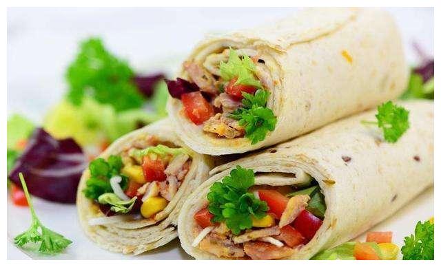 小炒粘蘑,酱牛肉卷饼,酸辣土豆片