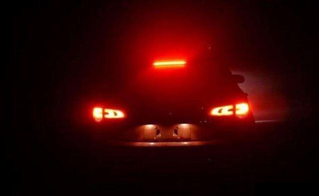 双闪是哪种灯 676e-iypetiv4026990.jpg