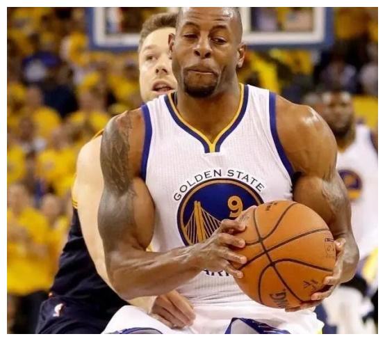 nba最恐怖的10大麒麟臂:詹姆斯仅排第8,大本单手帽翻奥尼尔